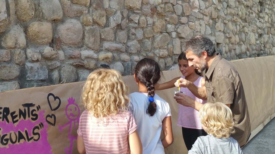 23.9.2017 Pintada de mural amb Martí garrancho  Clariana -  Marina Berenguer