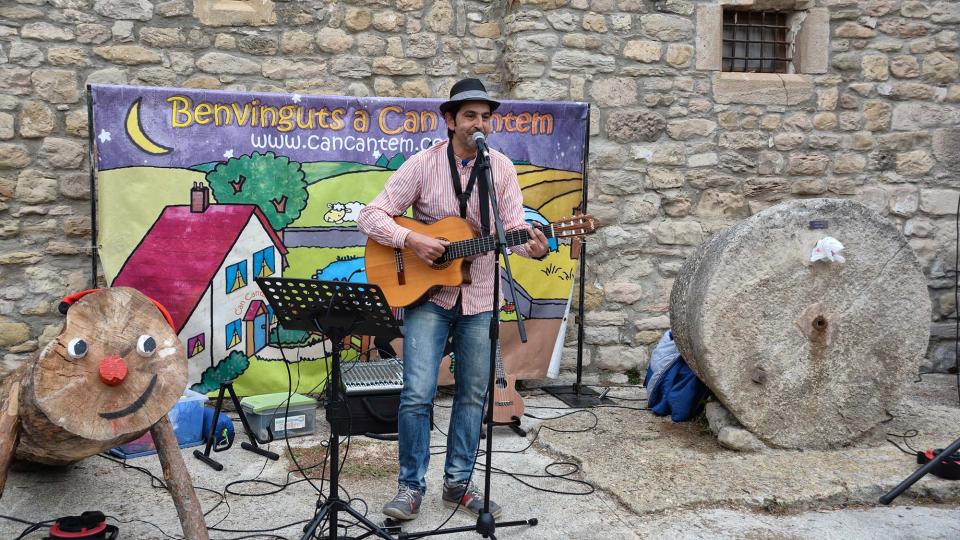 Jordi Giralt animant la festa