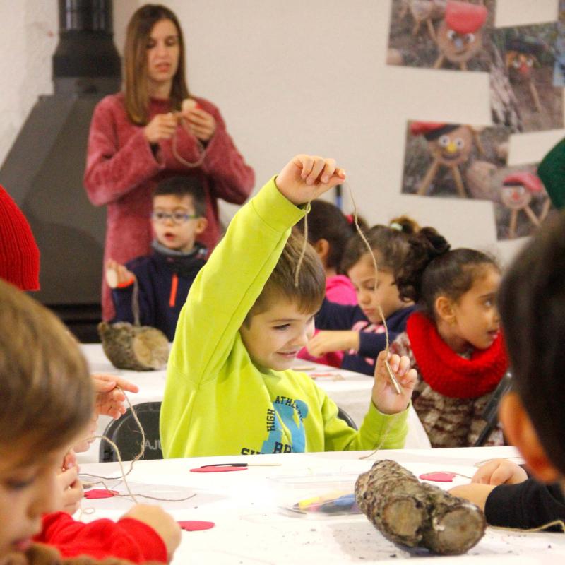 Els alumnes de l'escola Taquígraf Garriga d'Esparreguera venen a veure els primers tions