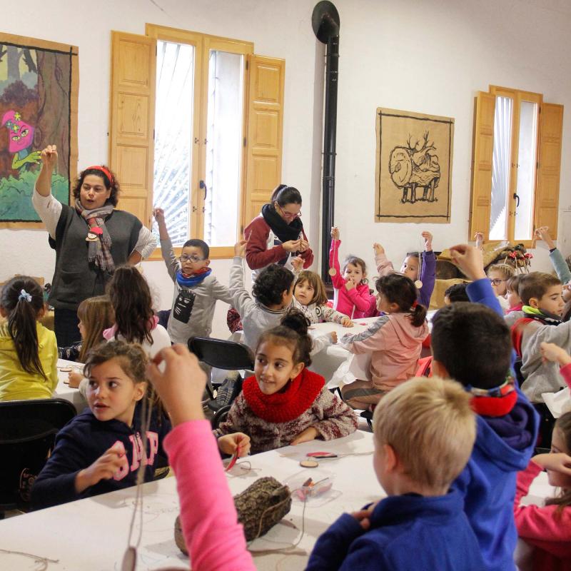 Els alumnes de l'escola Taquígraf Garriga d'Esparreguera venen a veure els primers tions