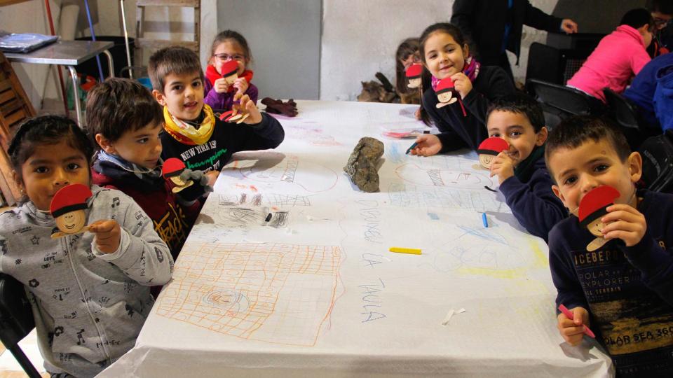 Els alumnes de l'escola Taquígraf Garriga d'Esparreguera venen a veure els primers tions