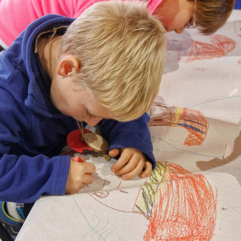 Els alumnes de l'escola Taquígraf Garriga d'Esparreguera venen a veure els primers tions