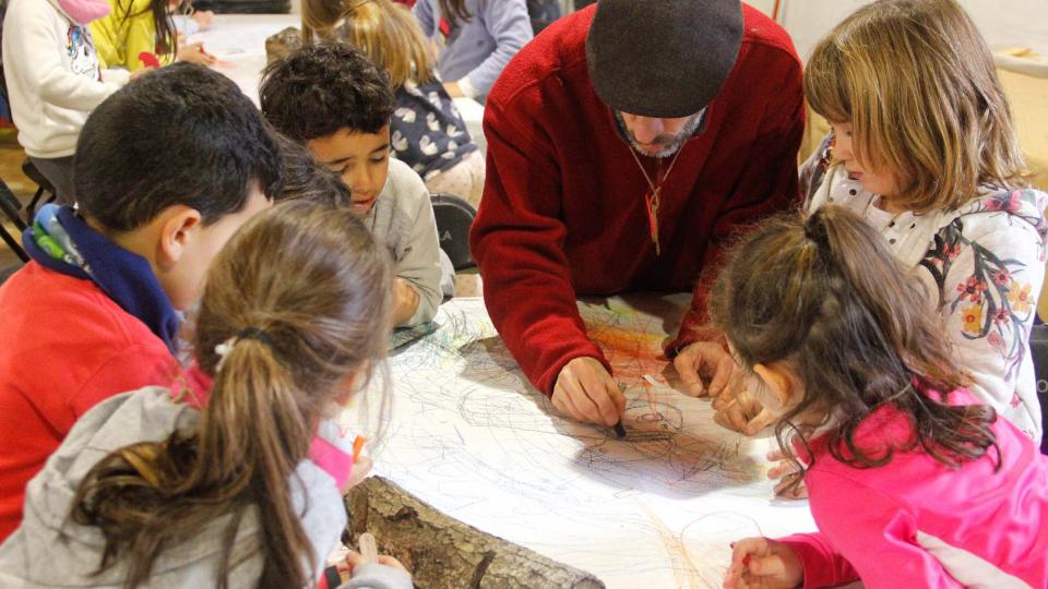 Els alumnes de l'escola Taquígraf Garriga d'Esparreguera venen a veure els primers tions