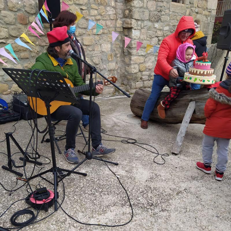 5.12.2021 10a Festa del Tió d'Argençola  Clariana -  Elisabet Vilella i Ester Parcerisas