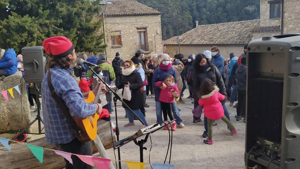 5.12.2021 10a Festa del Tió d'Argençola  Clariana -  Elisabet Vilella i Ester Parcerisas