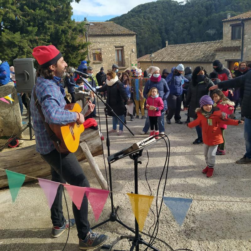 5.12.2021 10a Festa del Tió d'Argençola  Clariana -  Elisabet Vilella i Ester Parcerisas