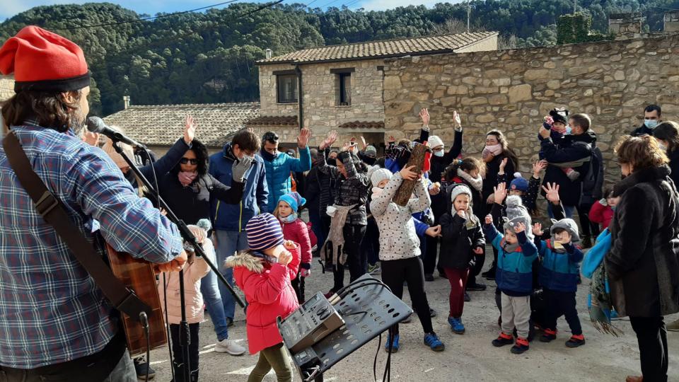 5.12.2021 10a Festa del Tió d'Argençola  Clariana -  Elisabet Vilella i Ester Parcerisas