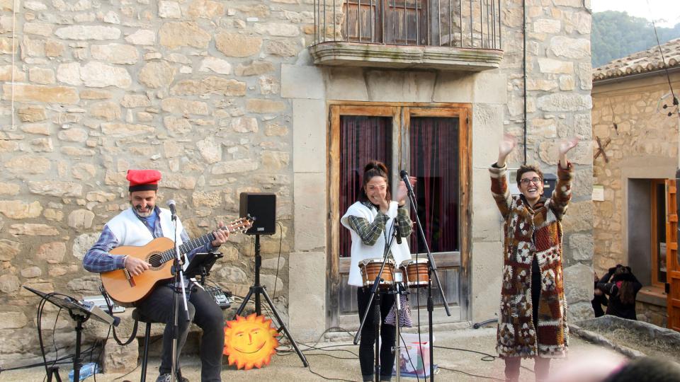 4.12.2022 11a festa del tió  Clariana -  Bàrbara Balcells